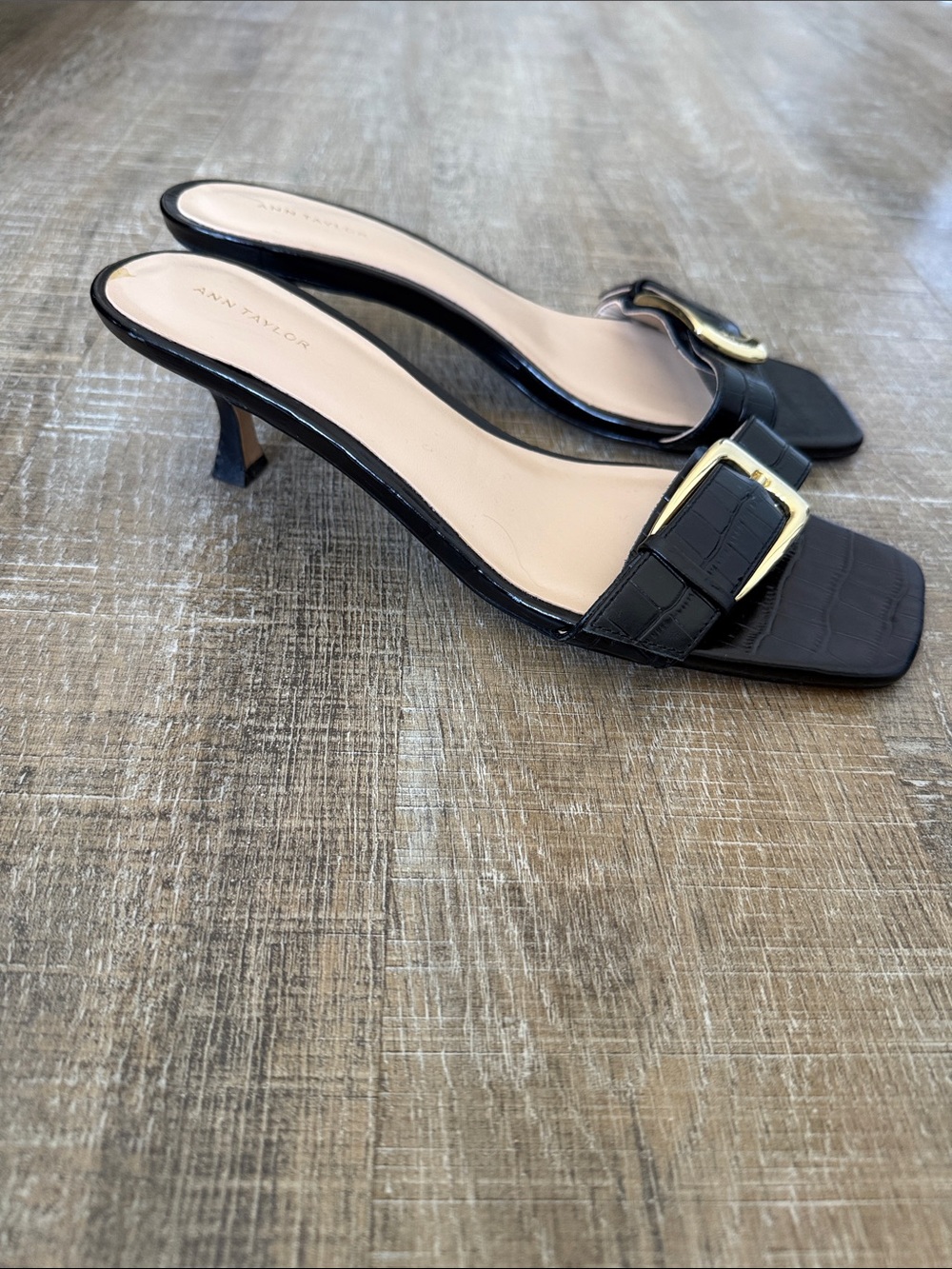 Ann Taylor Black Leather Croc-Embossed Kitten Heel Mule Gold Buckle 8.5